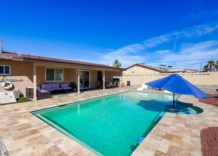 5 Mi To Havasu: W/ Yard & Pool Dom wakacyjny
