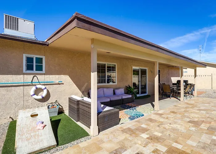 5 Mi To Havasu: W/ Yard & Pool Dom wakacyjny *